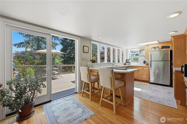 18002 25th Avenue NE, Lake Forest Park, WA 98155