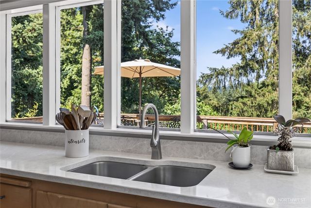 18002 25th Avenue NE, Lake Forest Park, WA 98155