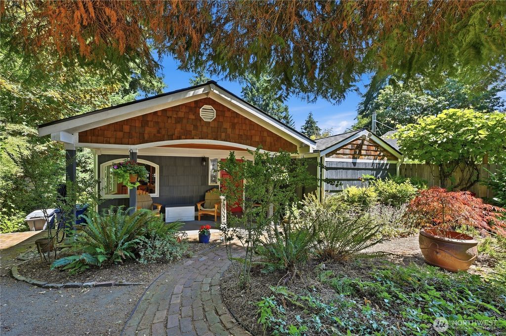 18002 25th Avenue NE, Lake Forest Park, WA 98155
