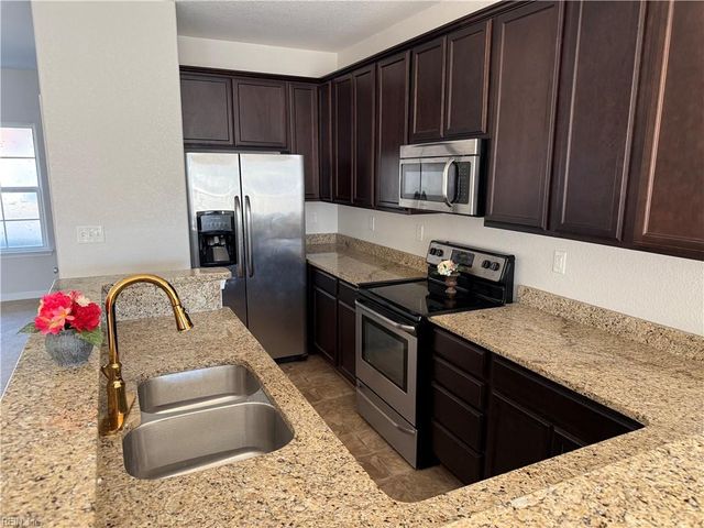 5002 Glen Canyon DR, Virginia Beach, VA 23462