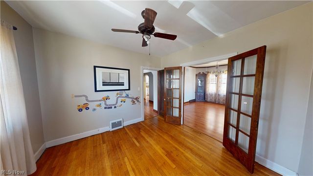 2001 Cypress Avenue, Cleveland, OH 44109