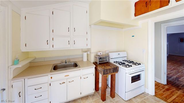 2001 Cypress Avenue, Cleveland, OH 44109