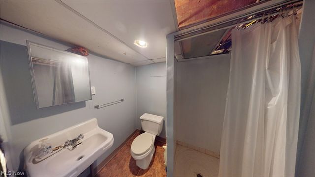 2001 Cypress Avenue, Cleveland, OH 44109