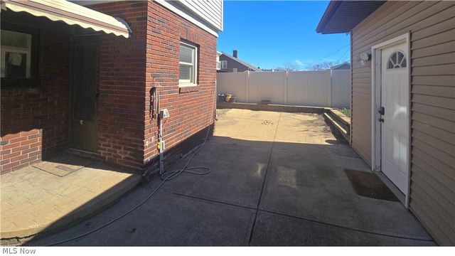 2001 Cypress Avenue, Cleveland, OH 44109