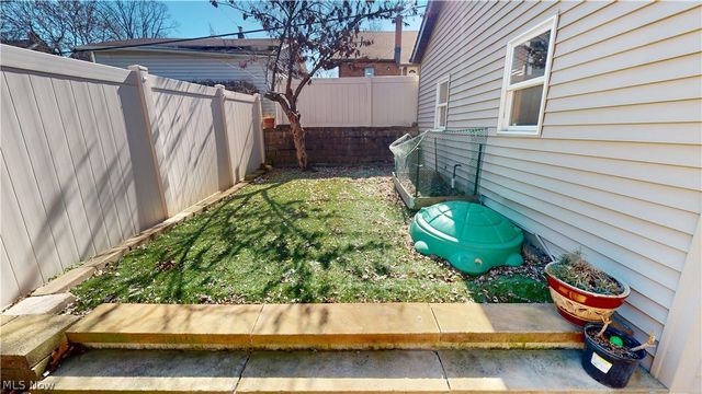 2001 Cypress Avenue, Cleveland, OH 44109