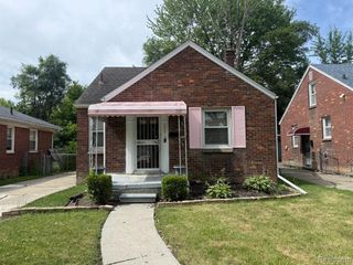 20056 Roscommon Street, Harper Woods, MI 48225