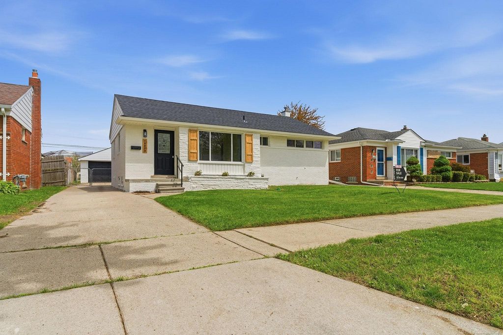 19809 Shady Lane Avenue, Saint Clair Shores, MI 48080