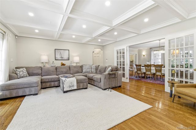 49 Andover Road, Rockville Centre, NY 11570