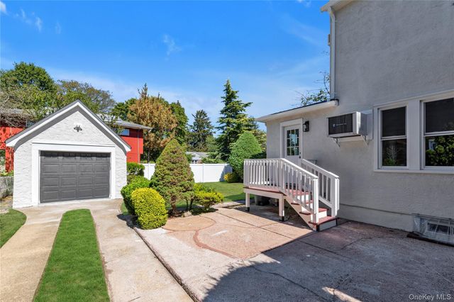 9 May Court, West Hempstead, NY 11552