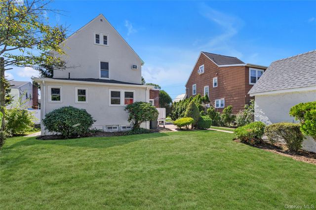 9 May Court, West Hempstead, NY 11552