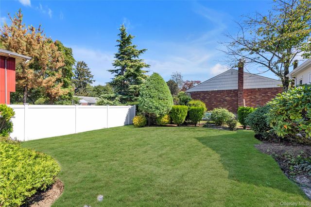 9 May Court, West Hempstead, NY 11552