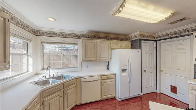 725 Beth Dr, Tyler, TX 75703