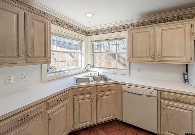 725 Beth Dr, Tyler, TX 75703