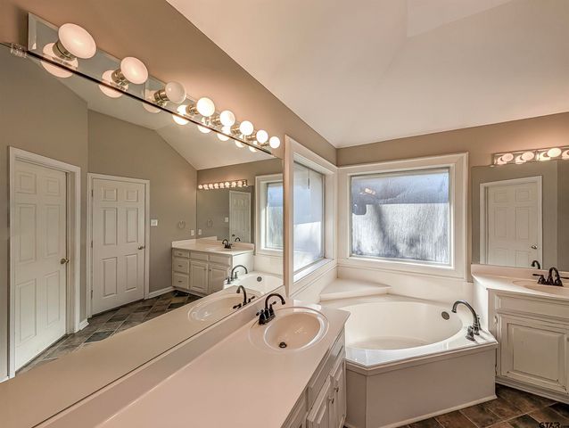 725 Beth Dr, Tyler, TX 75703