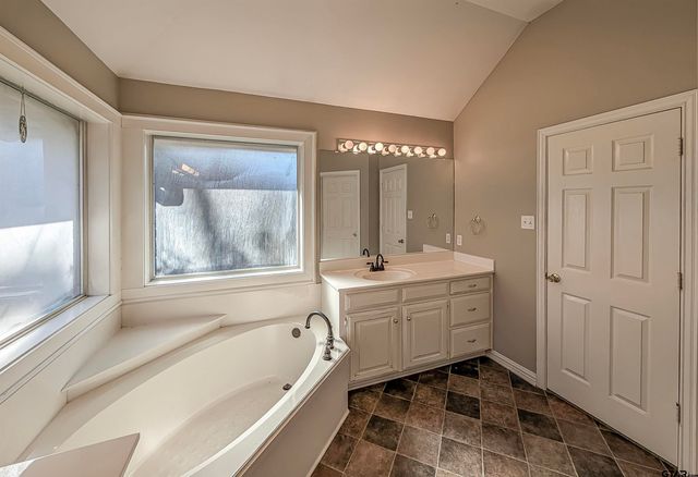 725 Beth Dr, Tyler, TX 75703