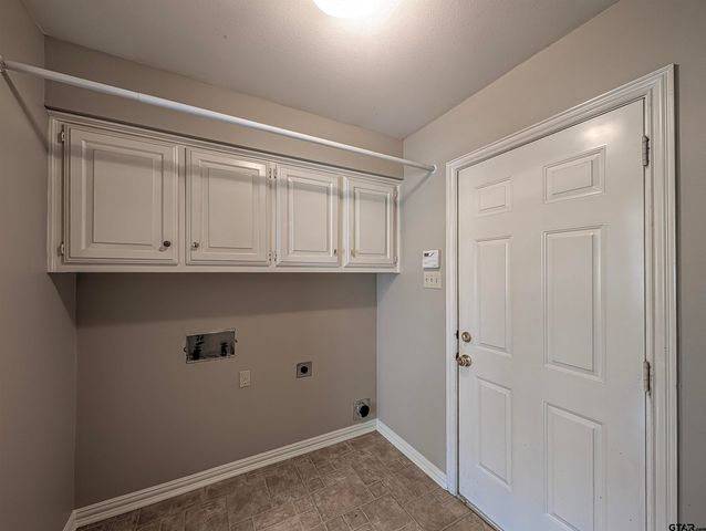 725 Beth Dr, Tyler, TX 75703