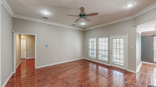 725 Beth Dr, Tyler, TX 75703