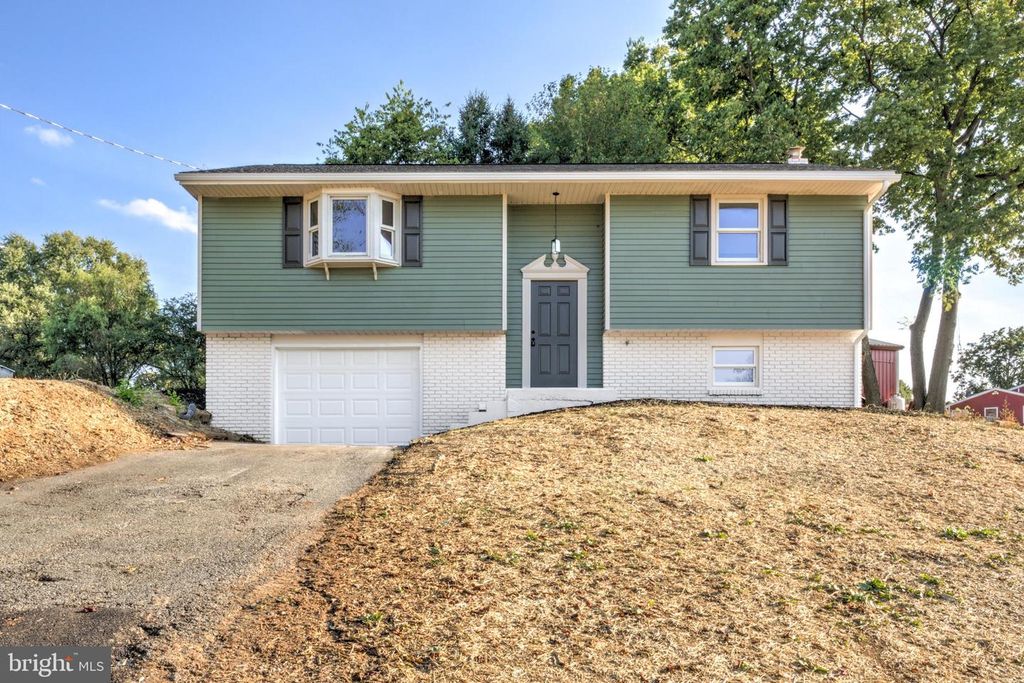 1198 IRON BRIDGE RD, Columbia, PA 17512