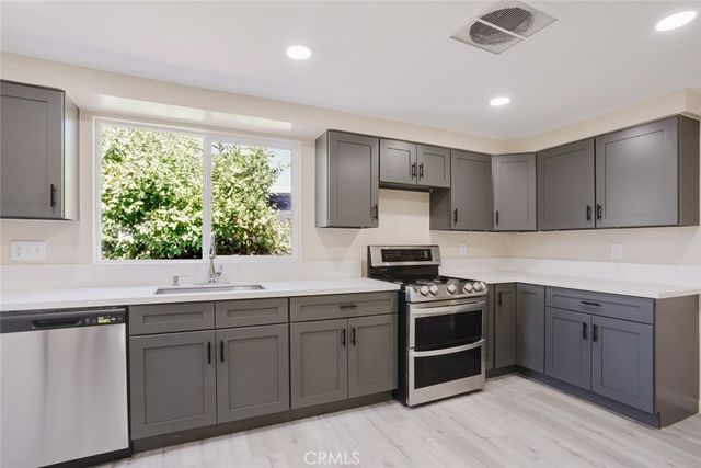9709 Willis Avenue, North Hills, CA 91343