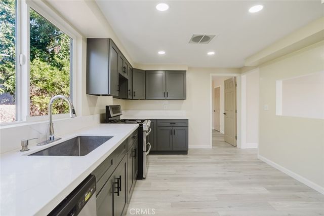 9709 Willis Avenue, North Hills, CA 91343