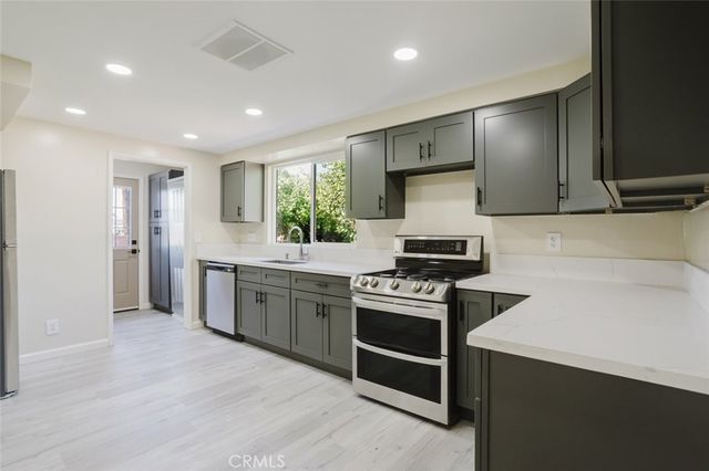 9709 Willis Avenue, North Hills, CA 91343