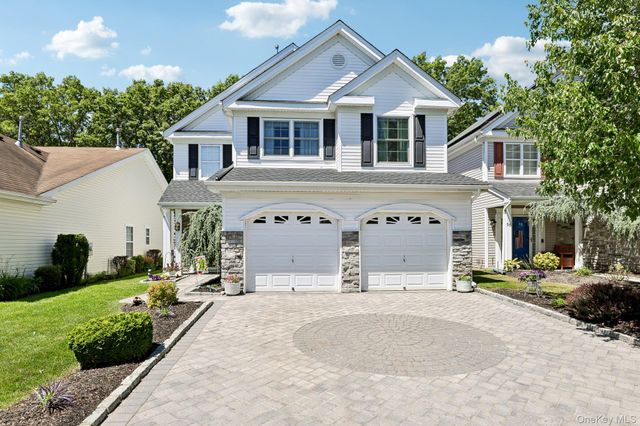 53 Madison Circle, Middle Island, NY 11953