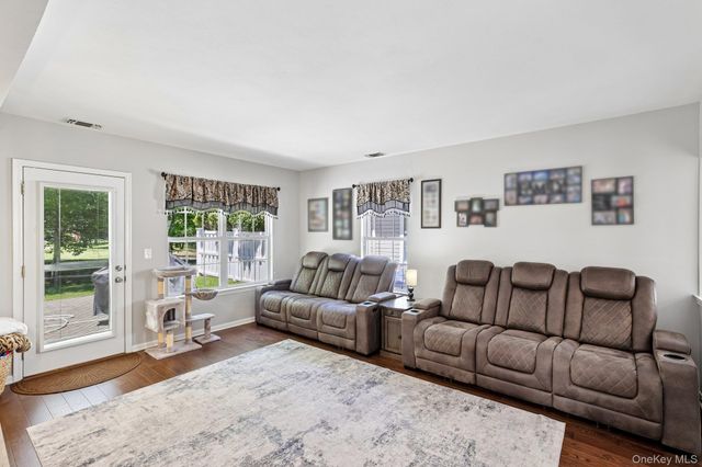 53 Madison Circle, Middle Island, NY 11953