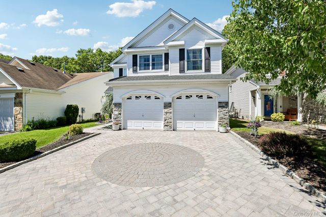 53 Madison Circle, Middle Island, NY 11953