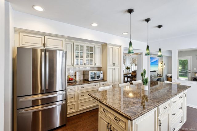 53 Madison Circle, Middle Island, NY 11953