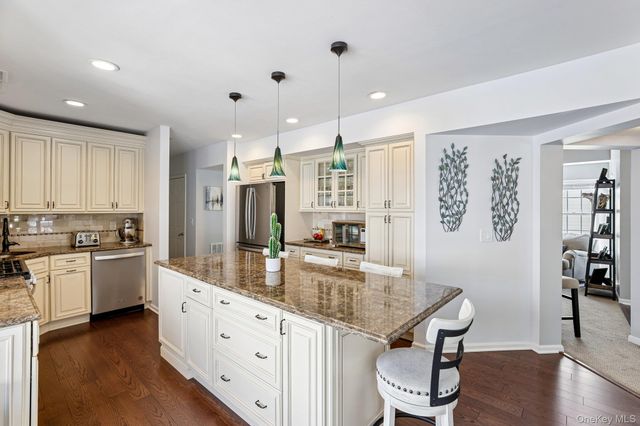 53 Madison Circle, Middle Island, NY 11953