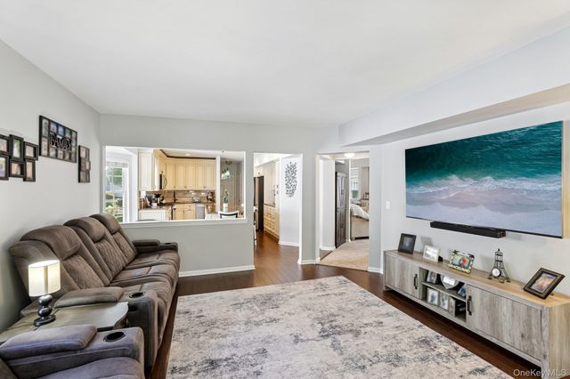 53 Madison Circle, Middle Island, NY 11953