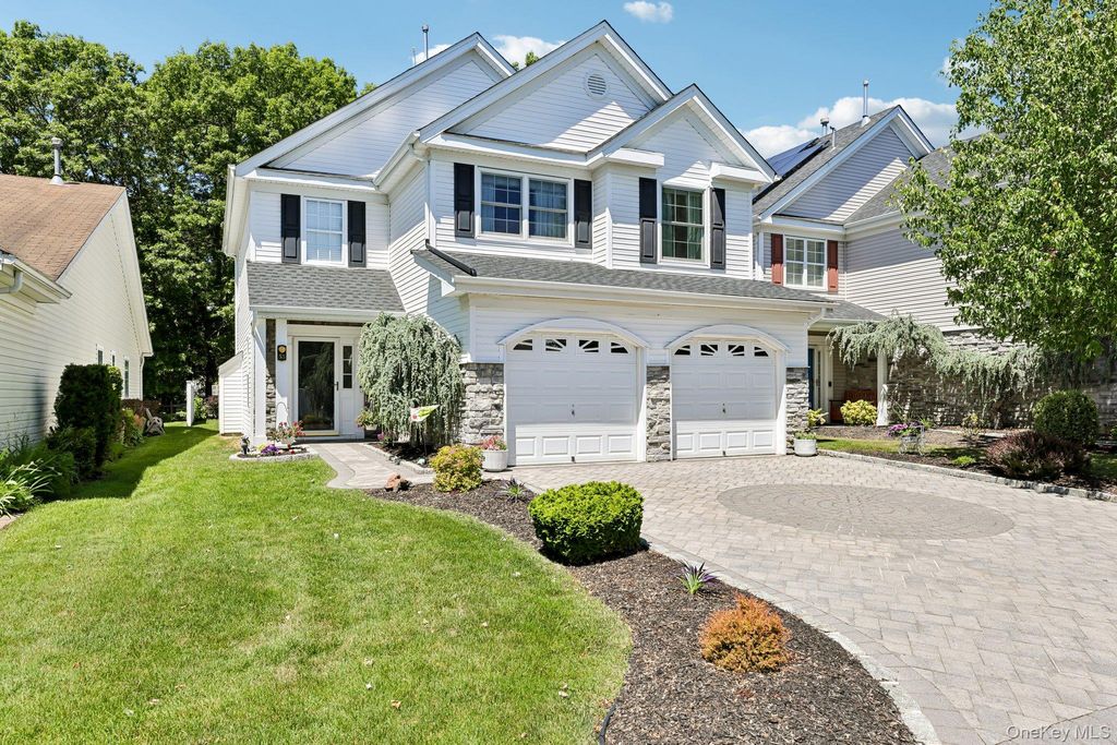 53 Madison Circle, Middle Island, NY 11953
