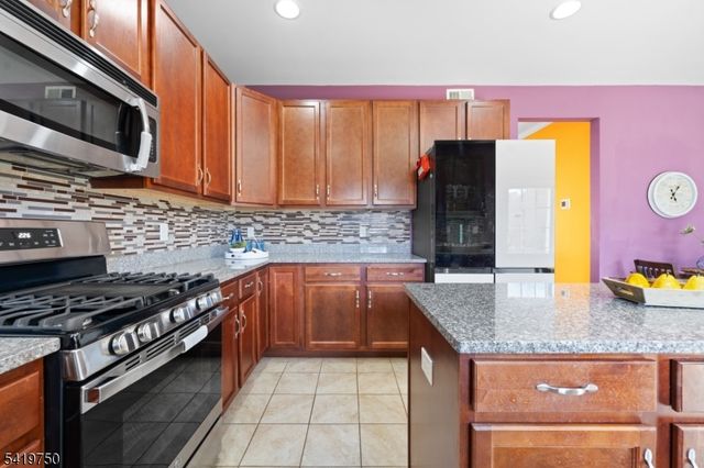 6 Quick Ct, Franklin Twp., NJ 08873