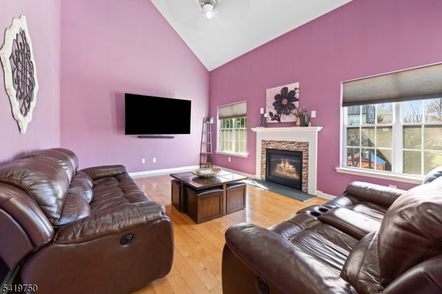 6 Quick Ct, Franklin Twp., NJ 08873