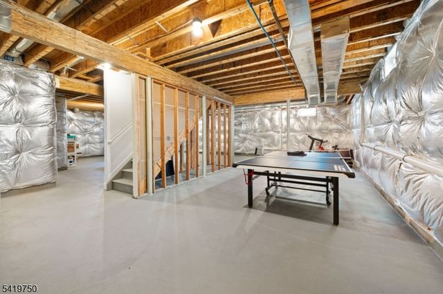 6 Quick Ct, Franklin Twp., NJ 08873