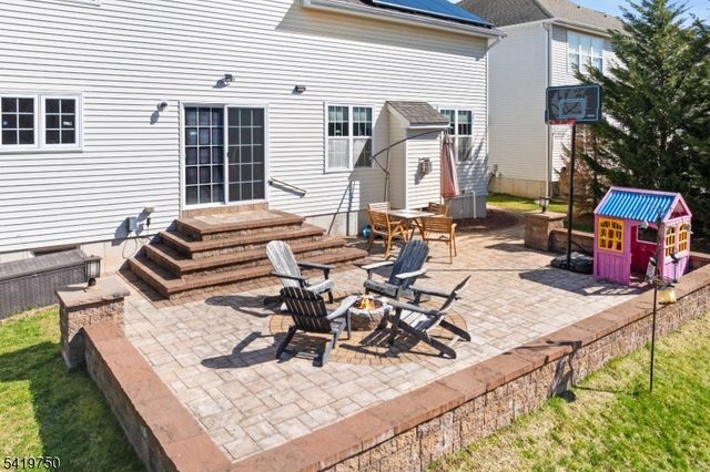 6 Quick Ct, Franklin Twp., NJ 08873