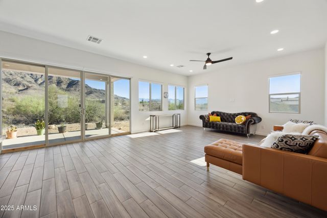 10540 S 32ND Drive, Laveen, AZ 85339