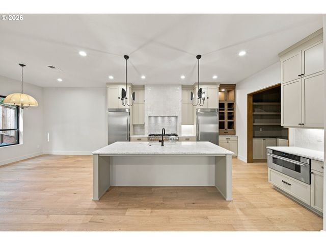 4056 Norfolk St, West Linn, OR 97068