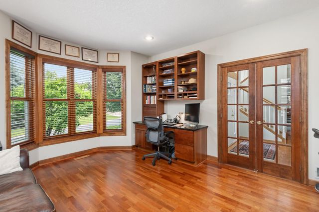 10051 Gristmill Ridge, Eden Prairie, MN 55347