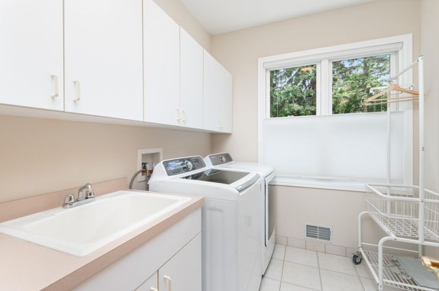 10051 Gristmill Ridge, Eden Prairie, MN 55347