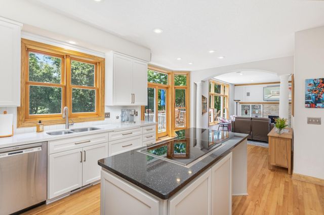 10051 Gristmill Ridge, Eden Prairie, MN 55347