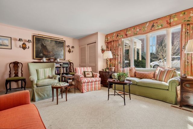 17 Fairgreen Place 17, Brookline, MA 02467