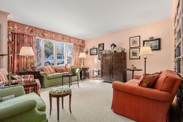 17 Fairgreen Place 17, Brookline, MA 02467