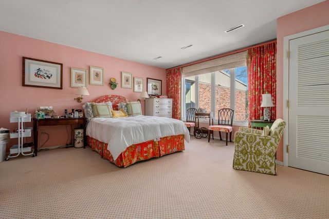 17 Fairgreen Place 17, Brookline, MA 02467