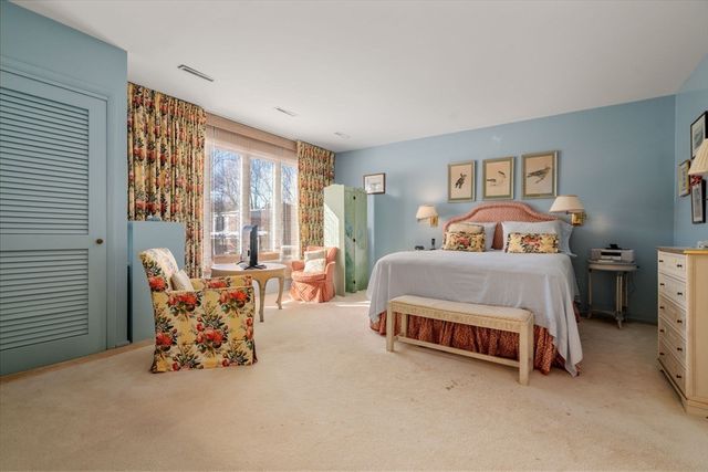 17 Fairgreen Place 17, Brookline, MA 02467