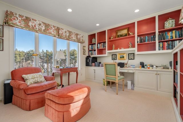 17 Fairgreen Place 17, Brookline, MA 02467