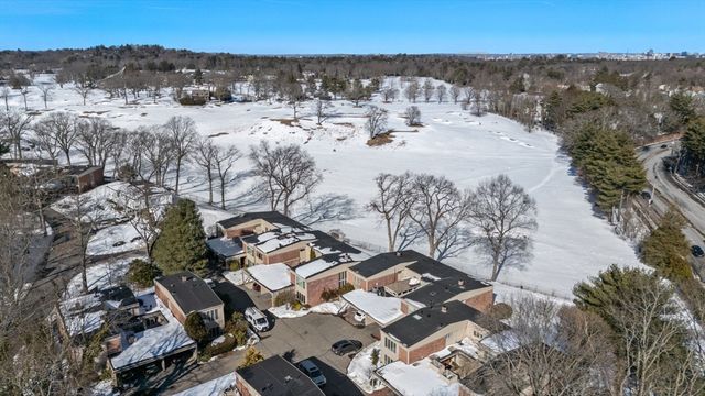 17 Fairgreen Place 17, Brookline, MA 02467