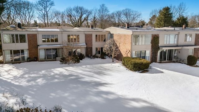 17 Fairgreen Place 17, Brookline, MA 02467