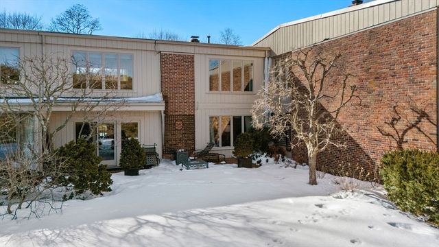 17 Fairgreen Place 17, Brookline, MA 02467