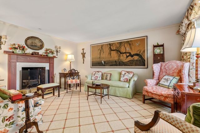 17 Fairgreen Place 17, Brookline, MA 02467